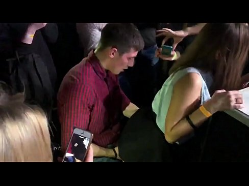 ❤️ Sexe real en una discoteca russa. Noia russa de 18 anys a l'anus i la vagina follada en una discoteca ❤ Porno a nosaltres ️❤